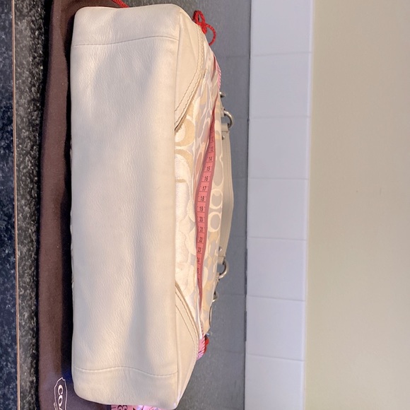 COACH Chelsea Optic Collection Signature tote in ivory, creams & beige.  #10143 - Picture 14 of 16